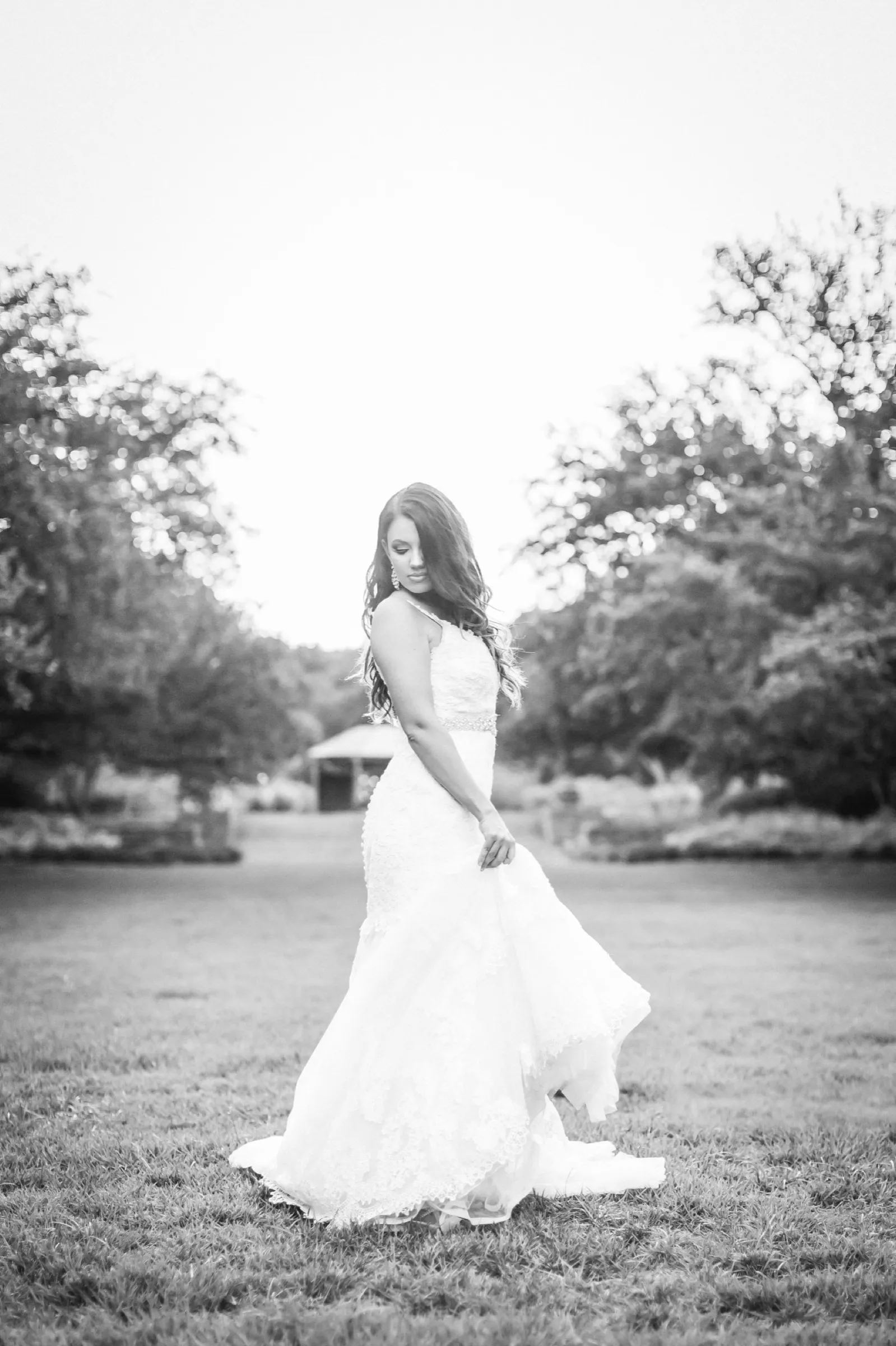 J'lainne Reznik bridal photography in Fort Worth Texas at the Fort Worth Botanical Gardens