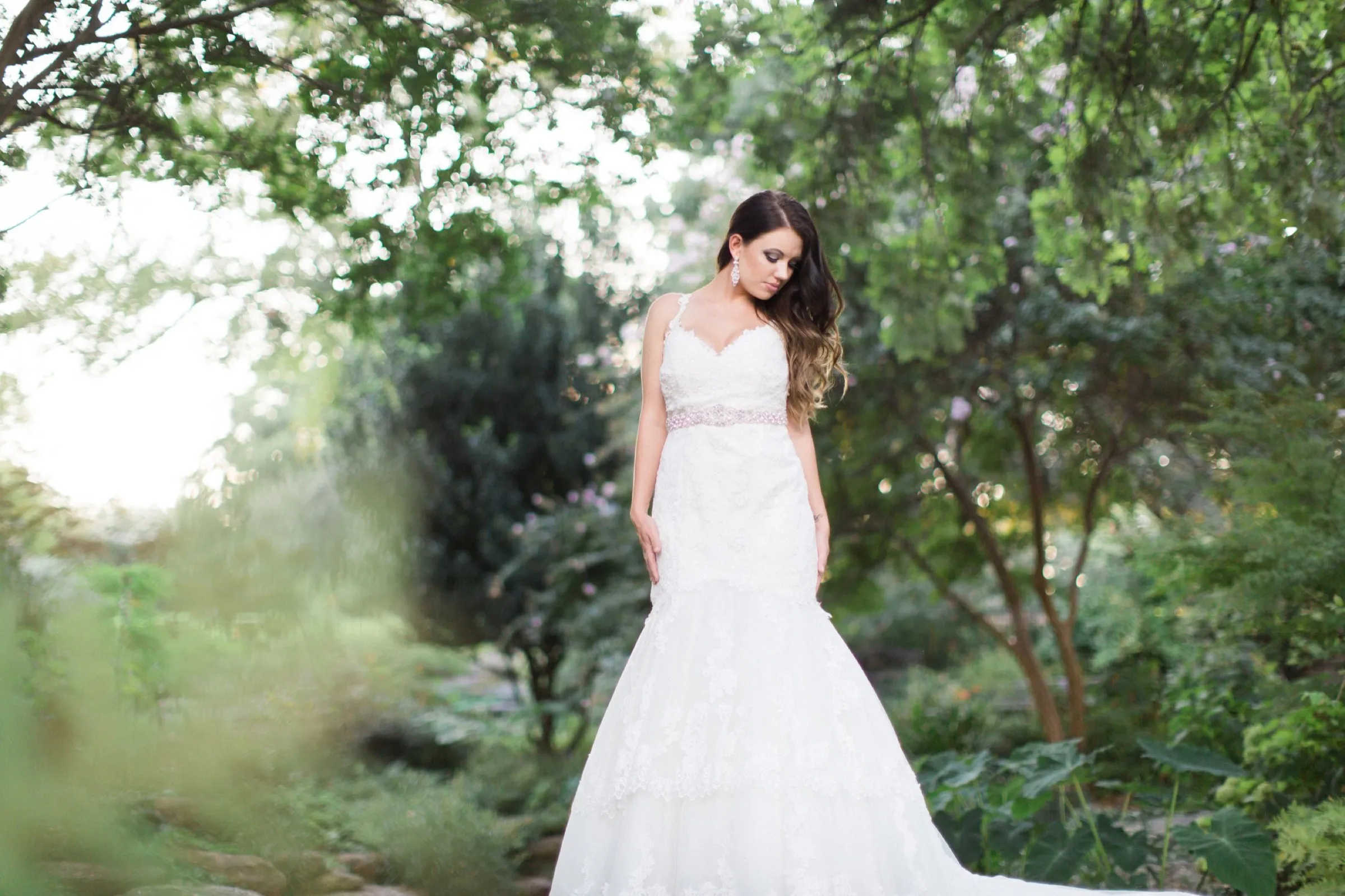 J'lainne Reznik bridal photography in Fort Worth Texas at the Fort Worth Botanical Gardens